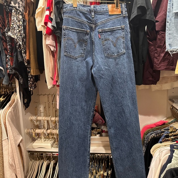 Levi’s Ribcage High Rise Blue Jeans - Picture 4 of 4